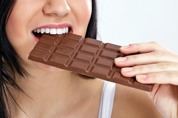 consumption of dark chocolate can help promote heart health