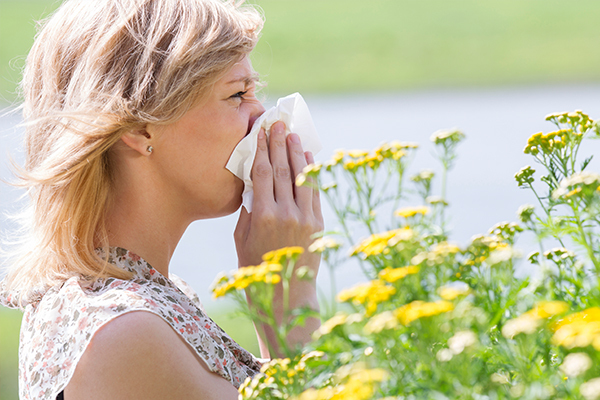 factors that cause sneezing