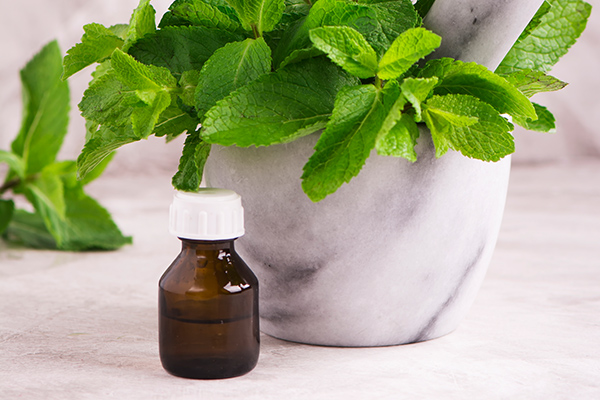 peppermint essential oil can help relieve tooth pain
