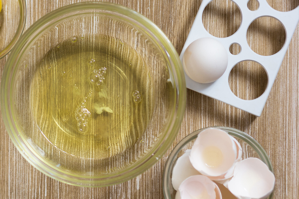 egg whites may help tighten the skin