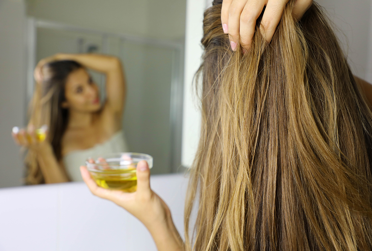 6 Home Remedies for Dry Scalp & Preventive Tips