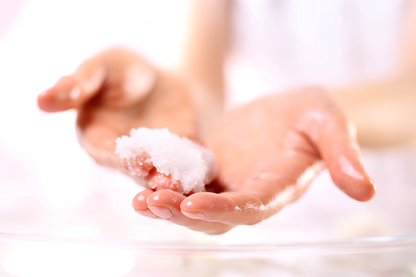 how to properly use sea salt scrub?