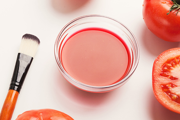 how to properly use tomatoes in hair and skin masks
