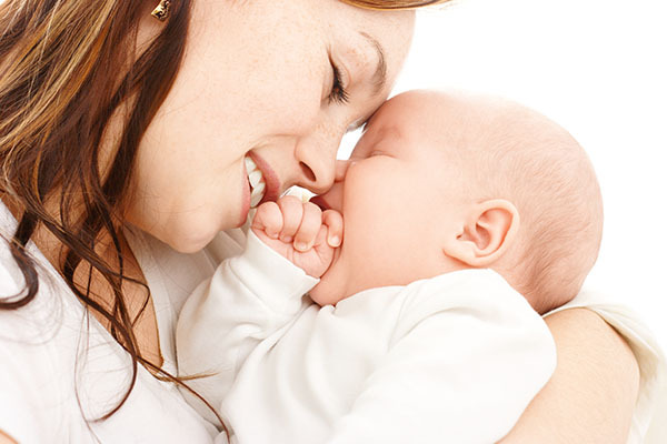 advantages of breastfeeding for mothers