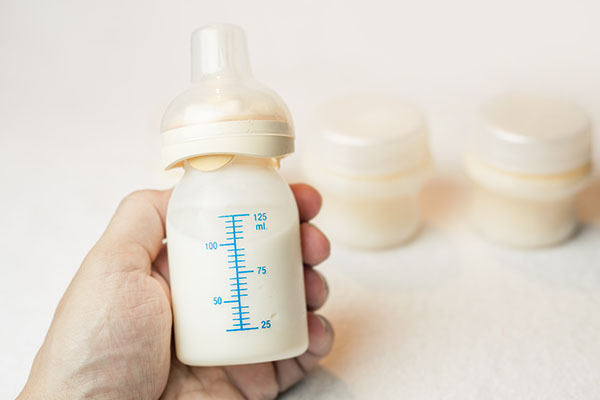 differences between breast and formula milk