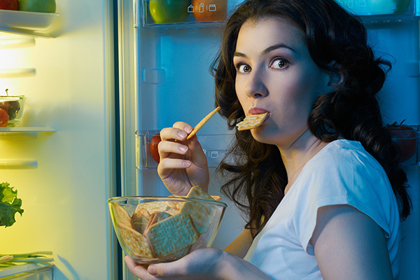 late-night eating can lead to greater hunger levels