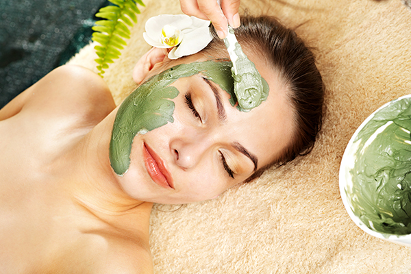 is it safe to apply a neem face pack every day?