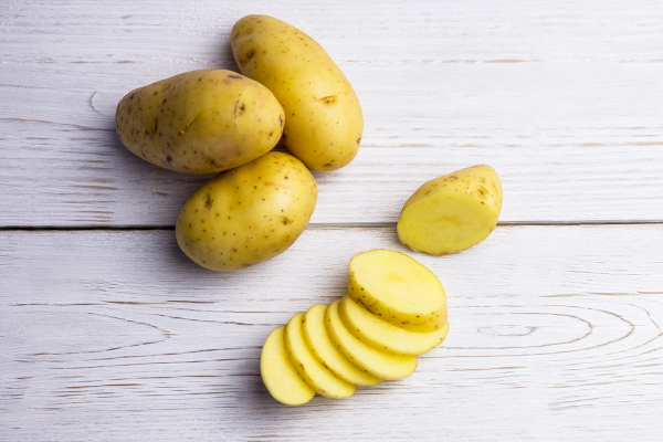rubbing some potato slices can help remove a splinter