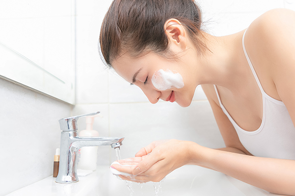 how to wash your face properly?