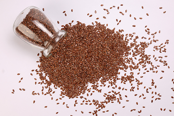 eating flaxseeds can help manage allergy symptoms