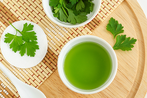 drinking parsley juice can help detox your kidneys