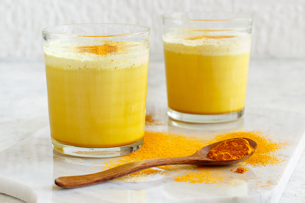 drinking turmeric milk can help foster recovery from acne