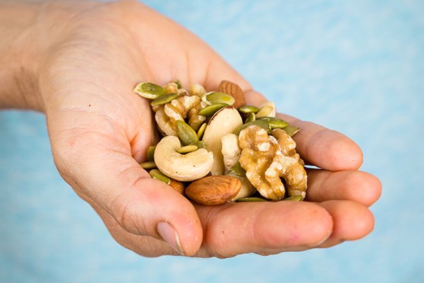 nuts and seeds consumption can help fight infections and boost immunity