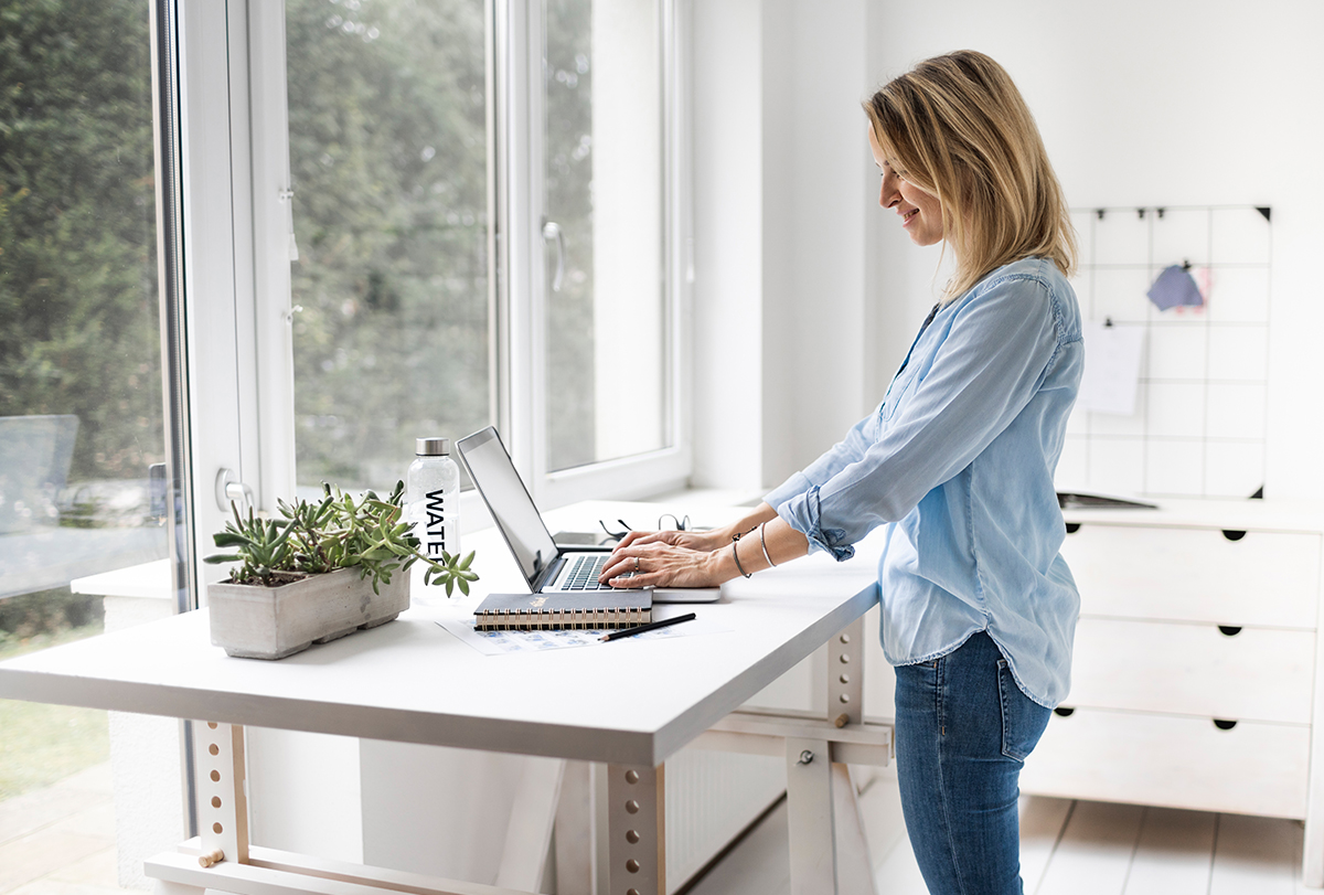 reasons why using a standing desk is good for you