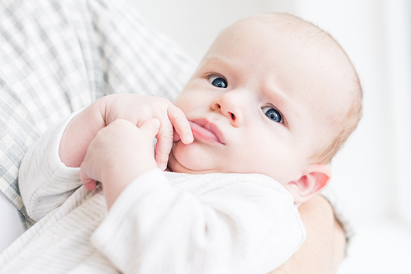 symptoms associated with colic in babies