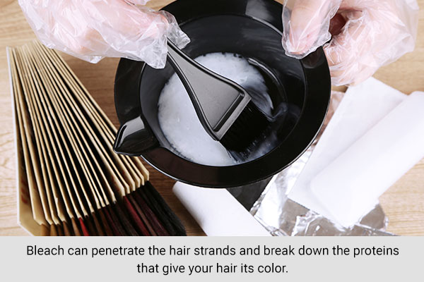 avoid bleaching your hair in winter to avoid hair dryness