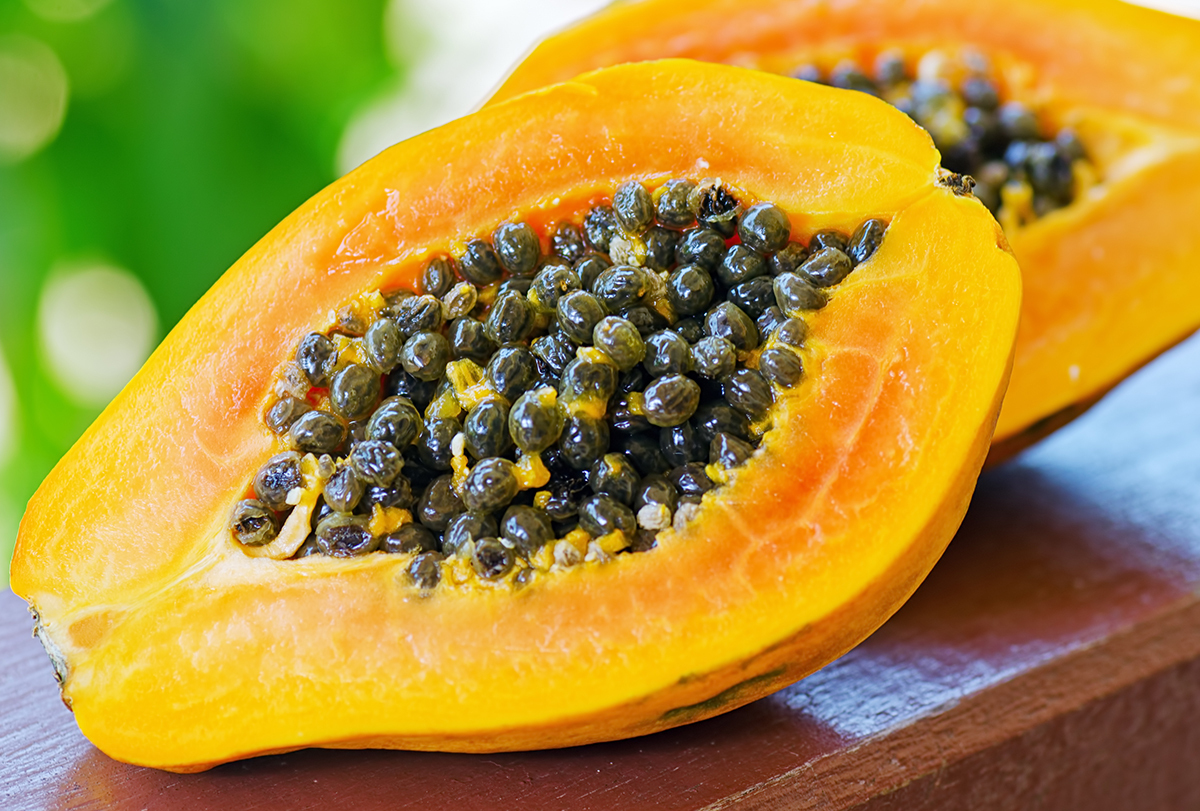 is papaya consumption harmful for kidney health?