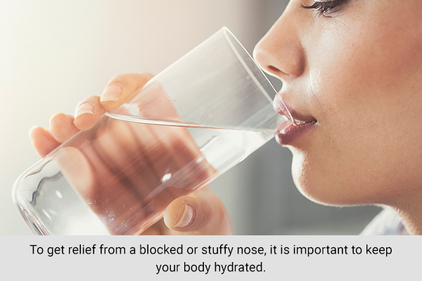 keep your body hydrated to ease symptoms of pregnancy rhinitis