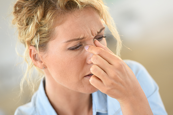 signs and symptoms associated with sinus pressure