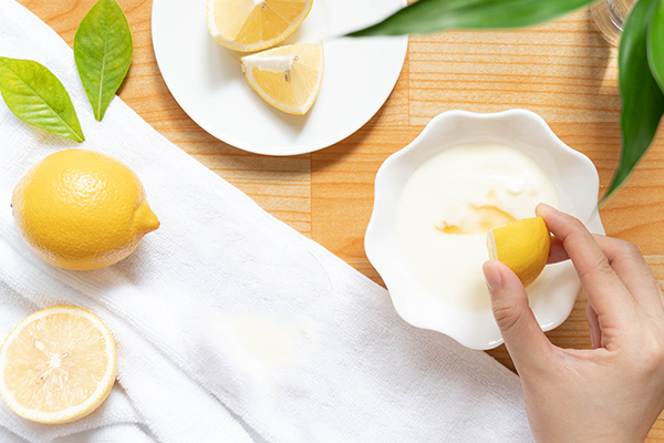 using lemon juice along with yogurt can help avoid greasiness