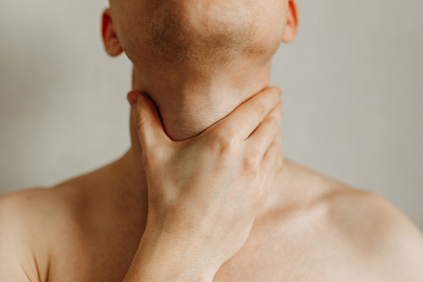 common symptoms of pimples/boils on the throat