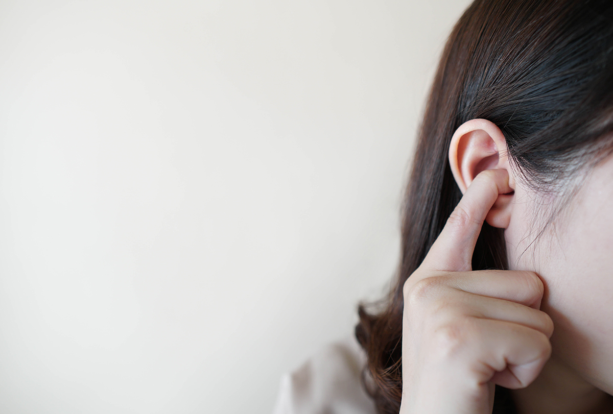 swimmer's ear: causes, signs, and risk factors