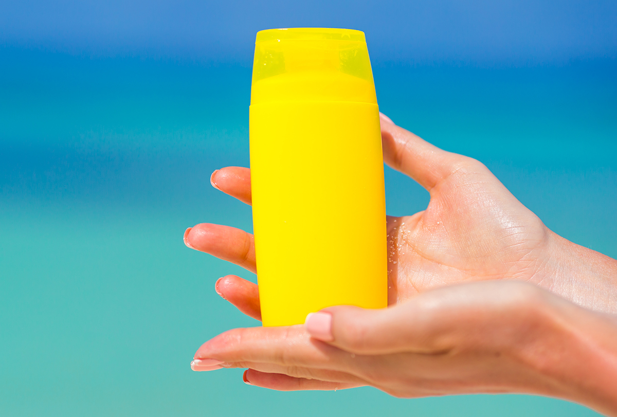 how does titanium dioxide work in sunscreens